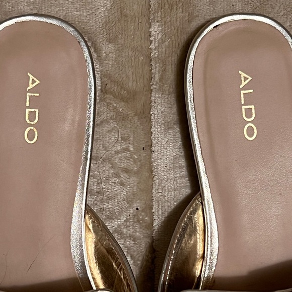 ALDO pointy slip on gold flats - Picture 2 of 2